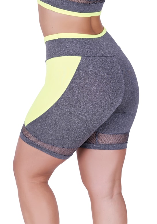 Bermuda fitness com detalhes em tela e neon verde com mescla