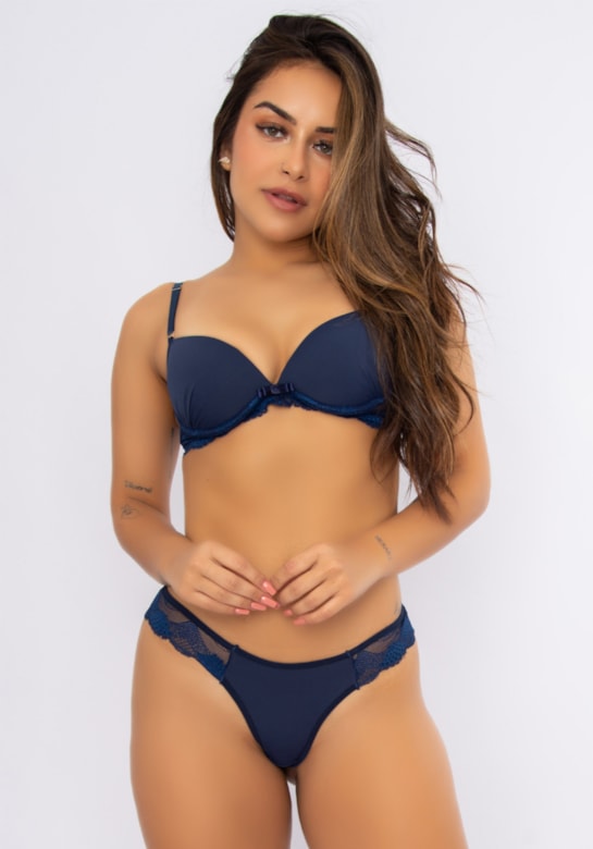 Conjunto sensual com bojo em poliamida lisa e renda azul marinho